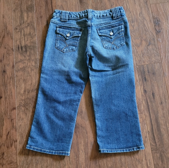 So Wear It Declare It 32X21 capris - Picture 2 of 5